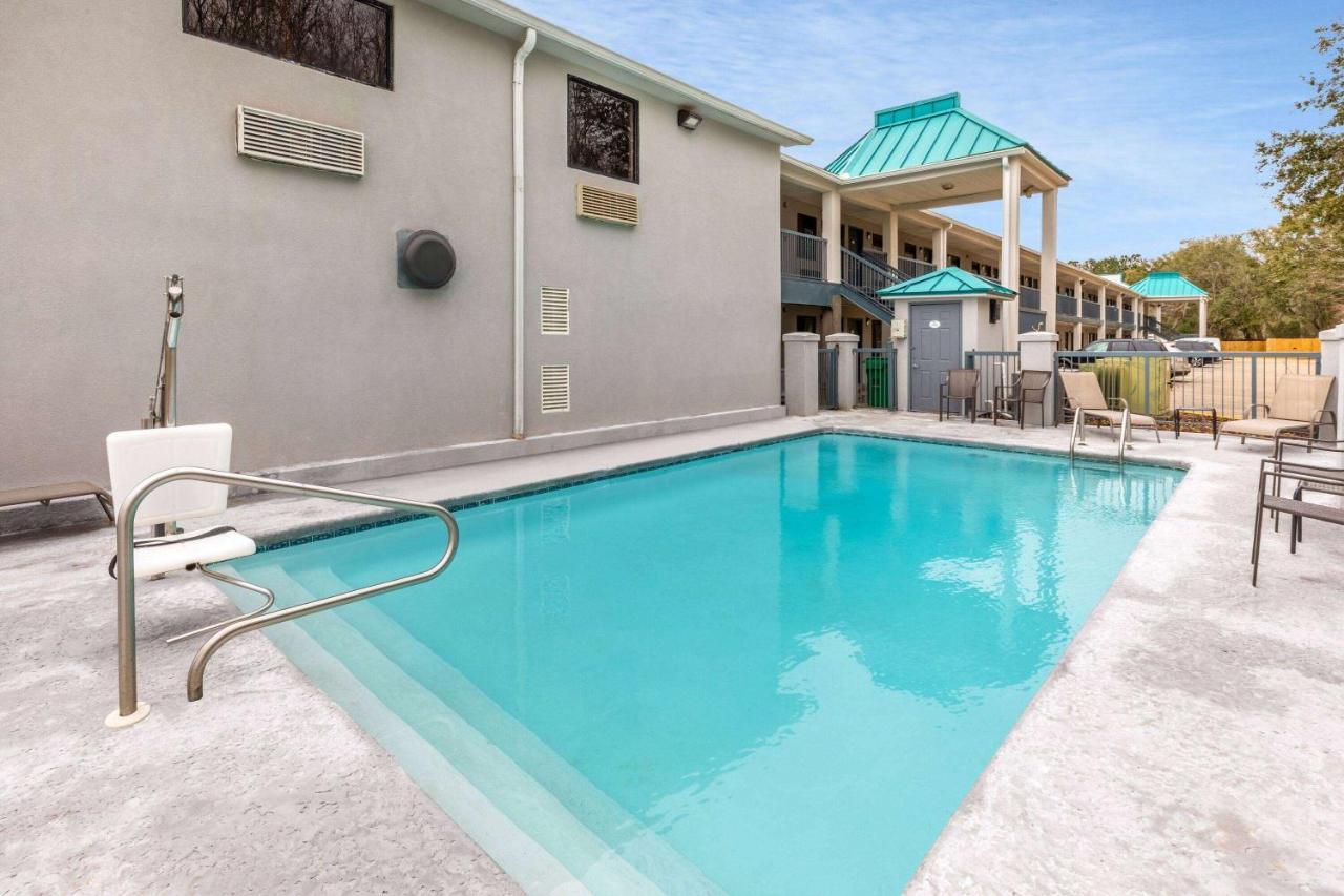 Baymont By Wyndham Biloxi - Ocean Springs Motel Exterior foto